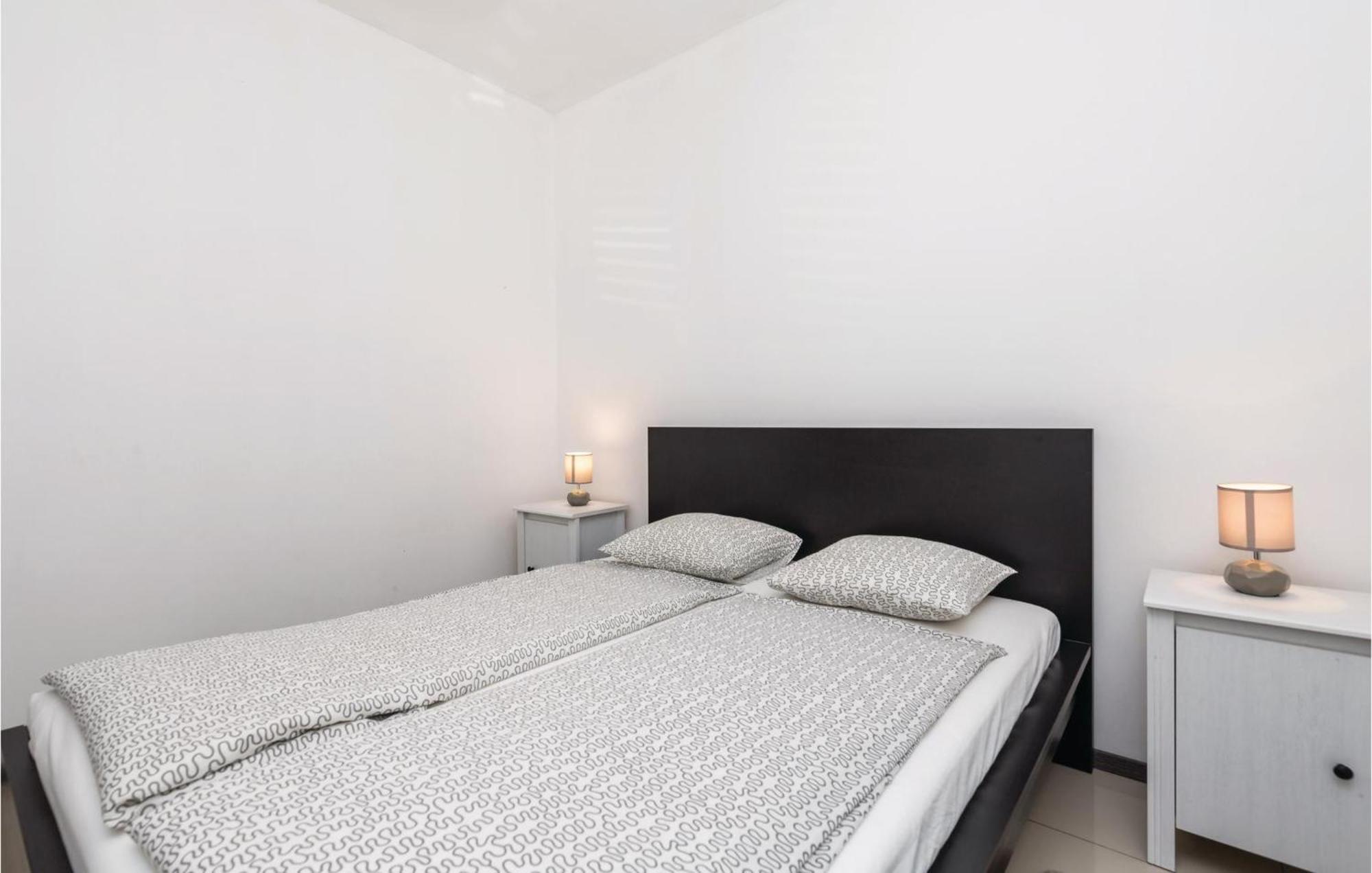 Nice Apartment In Mandre With Wifi Εξωτερικό φωτογραφία